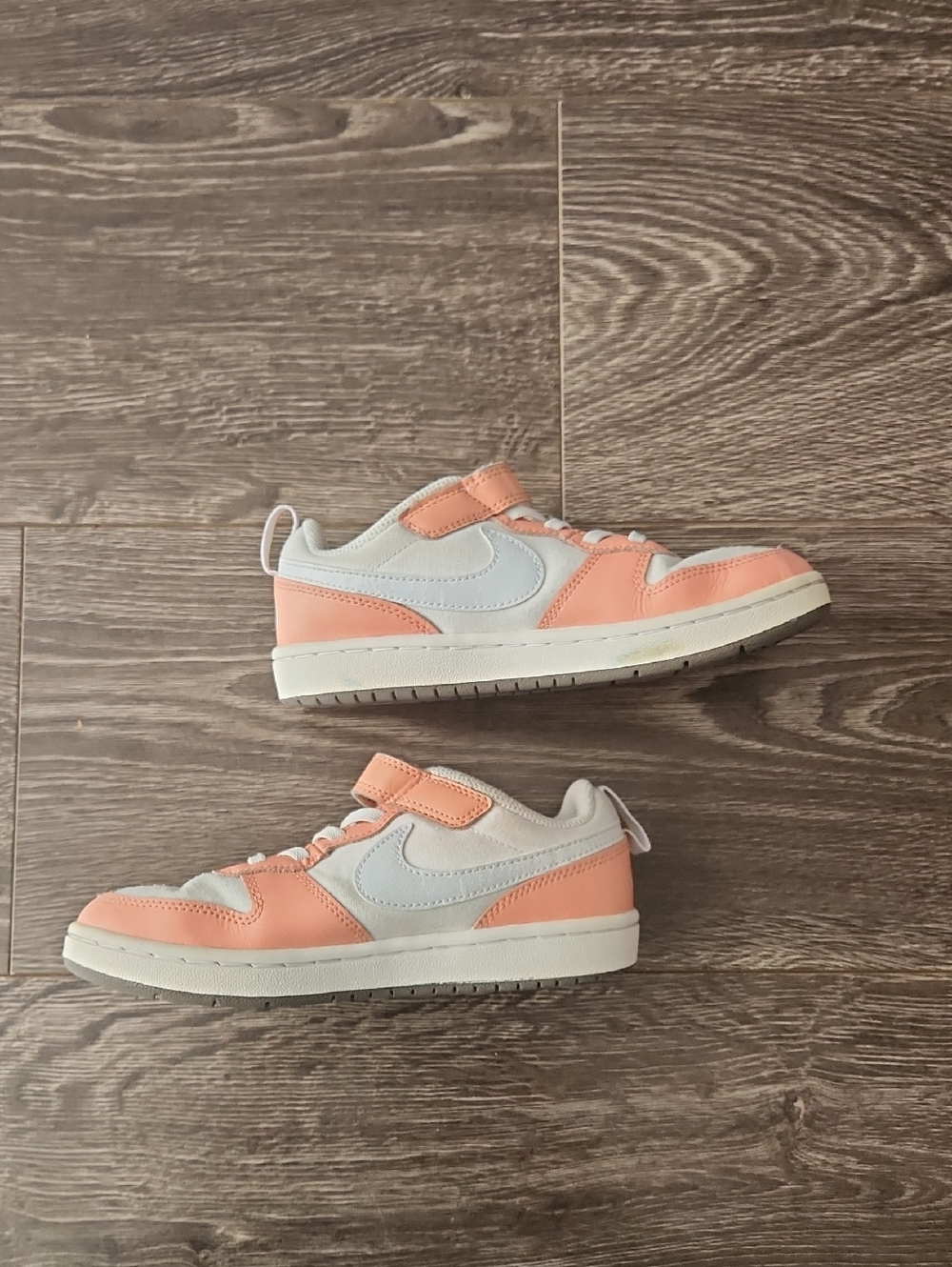 Nike Kids Peach & White Low-Top Sneakers with Hook-and-Loop Strap SZ 1Y